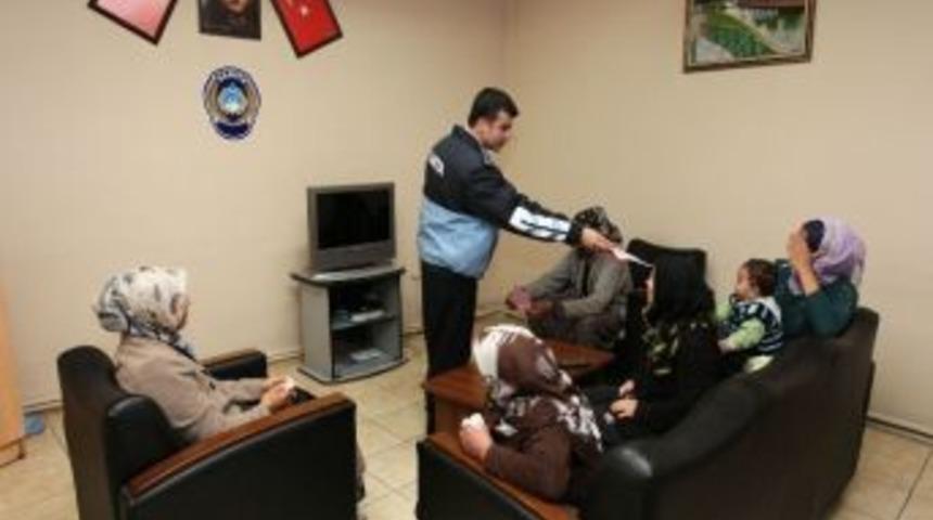 Duygu S&ouml;m&uuml;r&uuml;s&uuml; Yaparak Aldığı Sadakaları Bankada Biriktiriyormuş