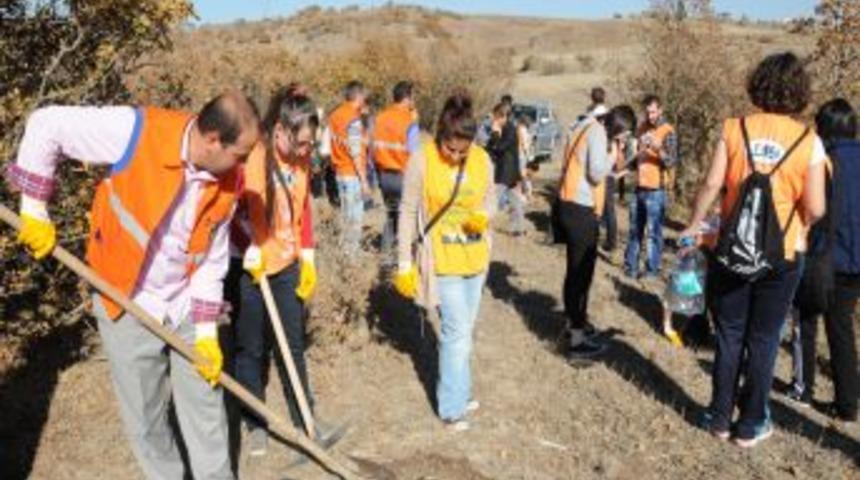Gen&ccedil; TEMA'dan Baraj Temizliği Ve Ağa&ccedil; Dikimi
