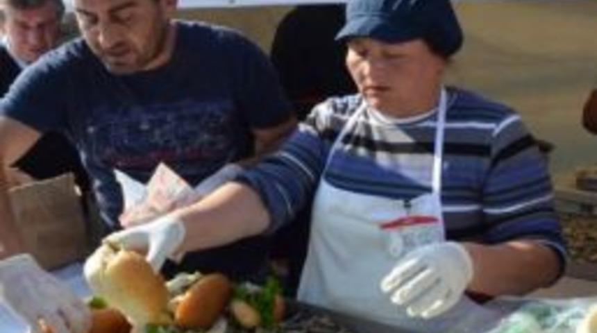 Ayvalık&rsquo;ta 5 Ton Balık Halka Dağıtıldı