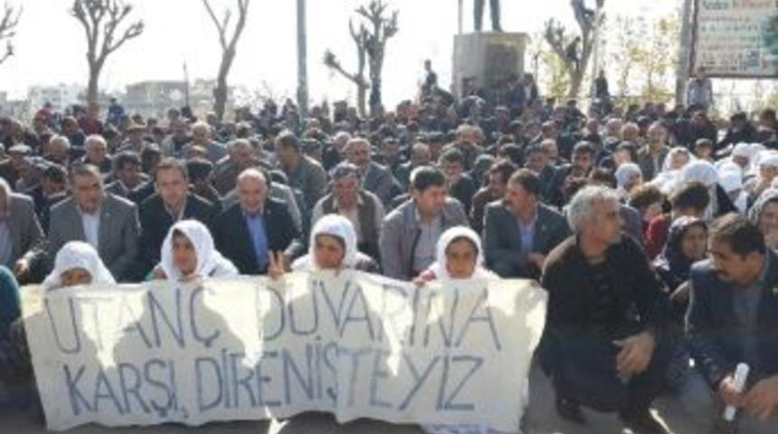 Suriye&rsquo;de Yaşanan Olaylar Ve Sınırda &Ouml;r&uuml;len Duvar Protesto Edildi
