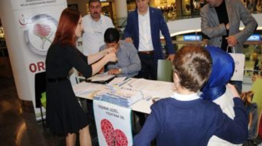 Sağlık &Ccedil;alışanları Organ Bağışını Anlatmak I&ccedil;in AVM'lerde Stant A&ccedil;tı
