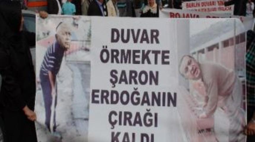 D&ouml;rt Dilde Duvar Protestosu