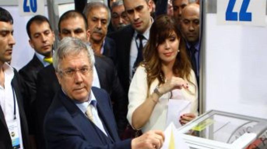 Fenerbah&ccedil;e'de Aziz Yıldırım 6829 Oyla Yeniden Başkan Se&ccedil;ildi