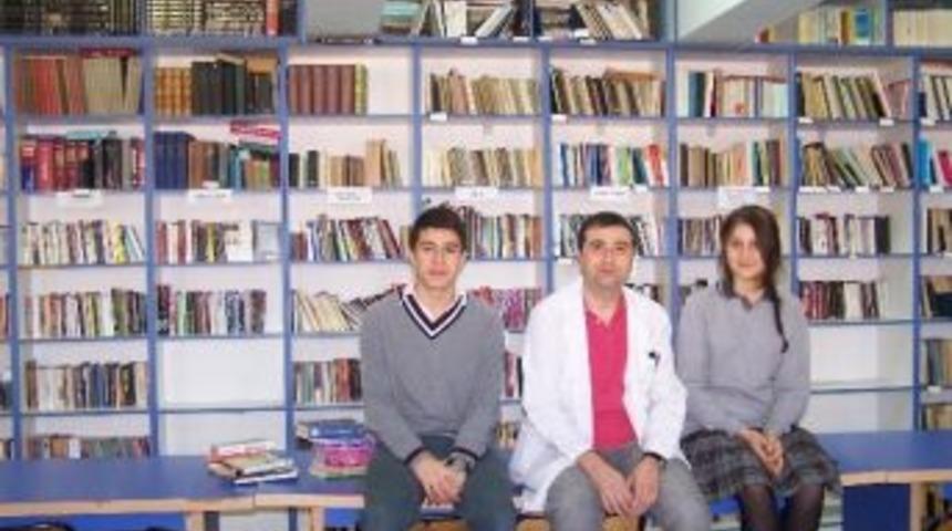 G&ouml;l Anadolu &Ouml;ğretmen Lisesine 900 Kitap Hediye Edildi