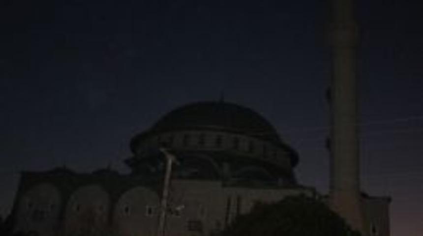 Cami Bah&ccedil;esinde Bı&ccedil;aklı Saldırı