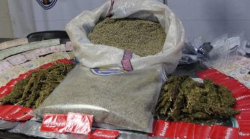 Islak mendil paketinde uyuşturucu satışı