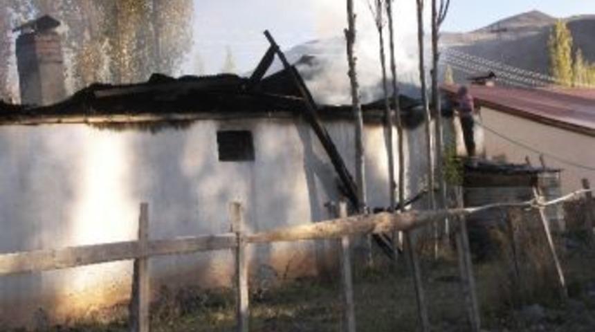 S&uuml;tpınar K&ouml;y&uuml;nde Yangın Korkuya Neden Oldu