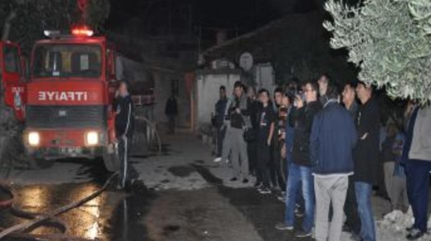 Kozan'da Boş Bir Evde &Ccedil;ıkan Yangın Korkuttu