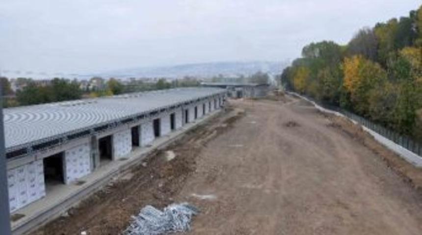 Başiskele'deki Hal Binasının Yapımı S&uuml;r&uuml;yor