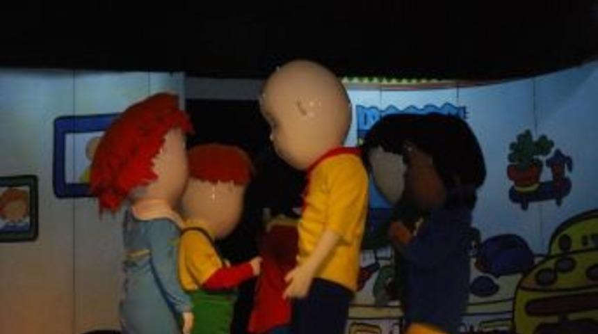 Minikler Caillou İle Eğlendi