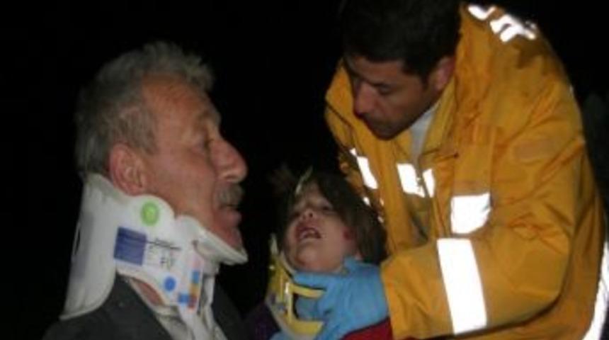 Sıkıştığı Yerden &Ccedil;ocuğunu Sakinleştirmeye &Ccedil;alıştı