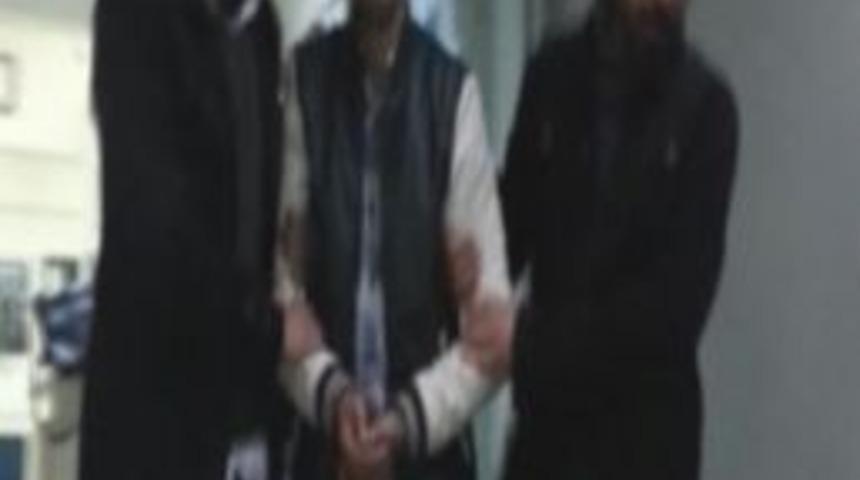 Ayakkabı Boyacısı Kılığındaki Polisten Ka&ccedil;amadı