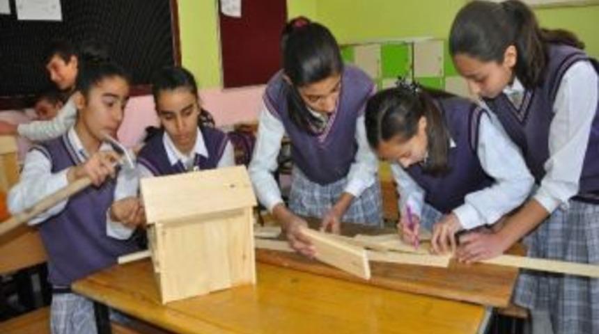 &Ouml;ğrenciler, Kuş Yuvası Yaptı