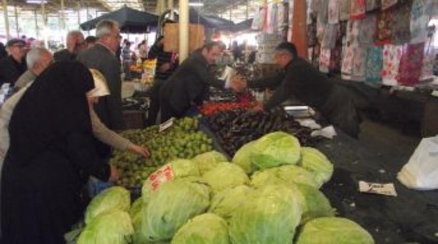 Ecevit Keleş, Arifiye pazar esnafını ziyaret etti