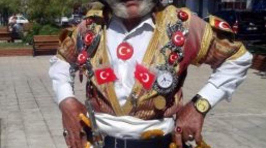Menderes İ&ccedil;in 1,3 Metrelik Bıyığı İle Aydın&rsquo;a Geldi