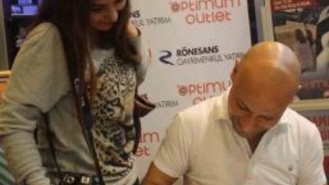 Yazar Tazeoğlu, 'Bukre'yi Adanalılar Için Imzaladı