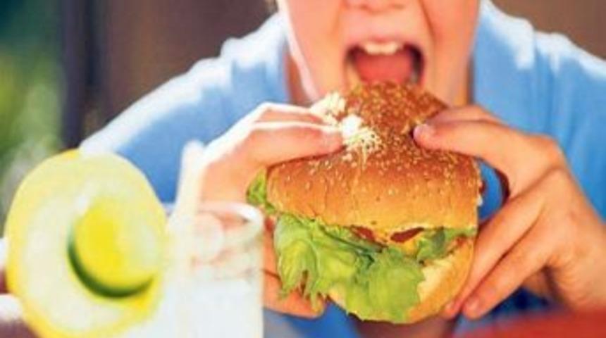 Hormonlu Gıdalar &Ccedil;ocuklarda Erken Erkenliğe Yol A&ccedil;ıyor