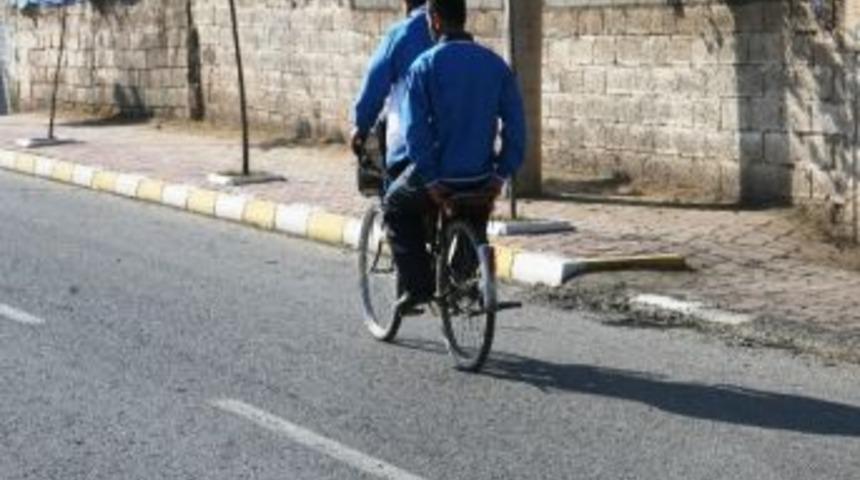 Birbirlerinin G&ouml;z&uuml; Bacağı Oluyorlar