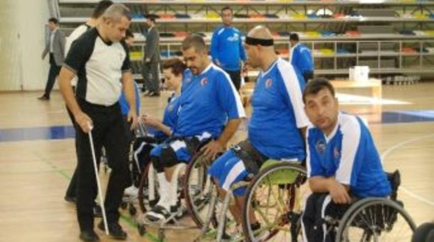 Engelli Basketbolculardan M&uuml;thiş Başlangı&ccedil;: 61-54
