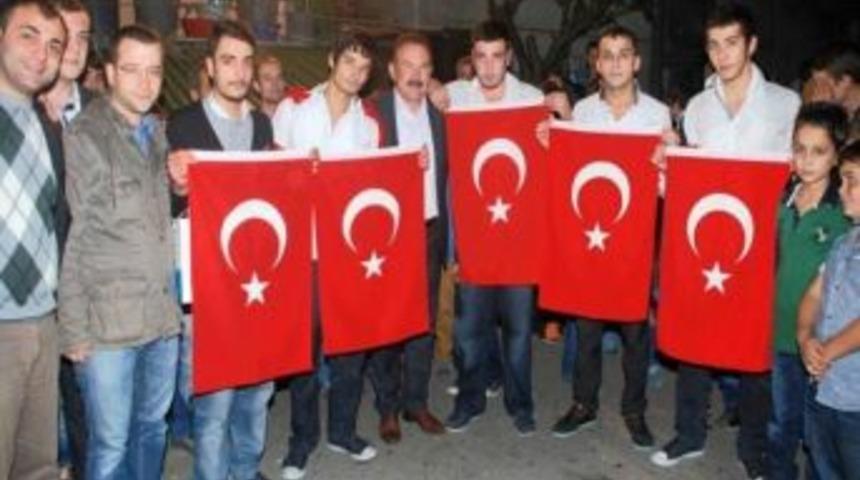 G&uuml;le Oynaya Askere Uğurlandılar