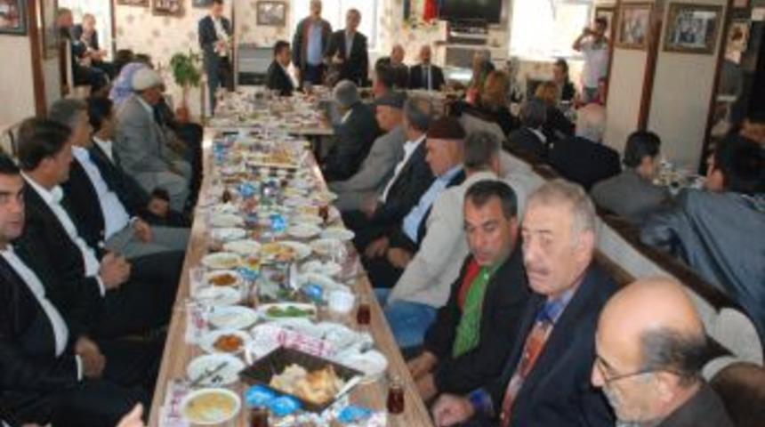 AK Parti Teşkilatı, Mahalle Muhtarlarıyla Bir Araya Geldi