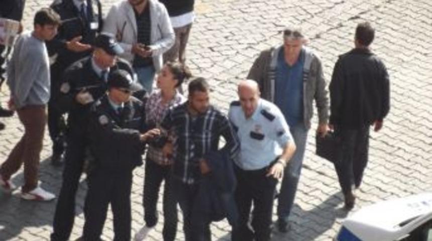 Banka Şubesi &Ouml;n&uuml;nde Birbirine Girdiler