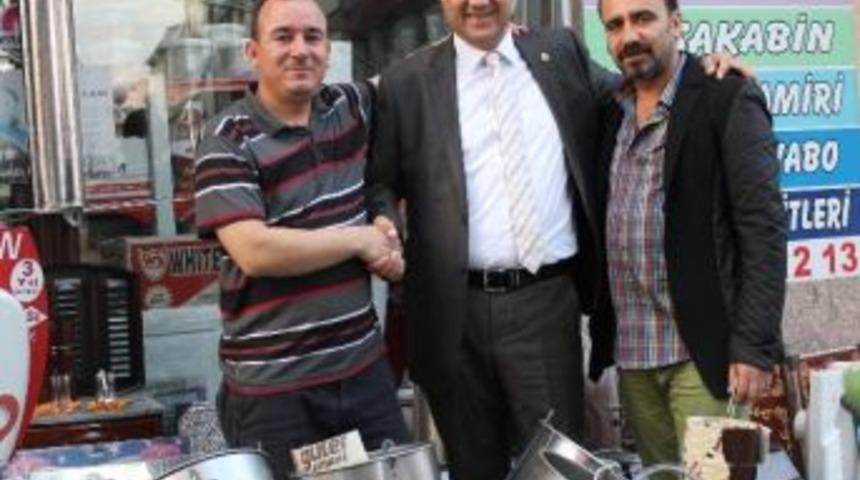 Ak Parti'li Sarı'ya Bayraklı&rsquo;da Yogun İlgi