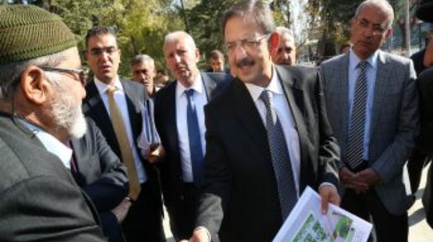 Başkan &Ouml;zhaseki, Meydandaki &Ccedil;alışmaları Yerinde Inceledi