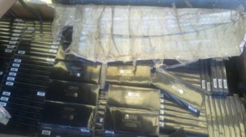 Baza I&ccedil;inden 12 Bin Ka&ccedil;ak Sigara Ele Ge&ccedil;irildi