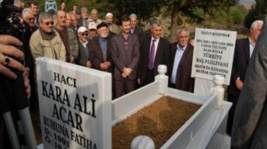 Kırkpınar Baş Pehlivanı Mezarı Başında Anıldı