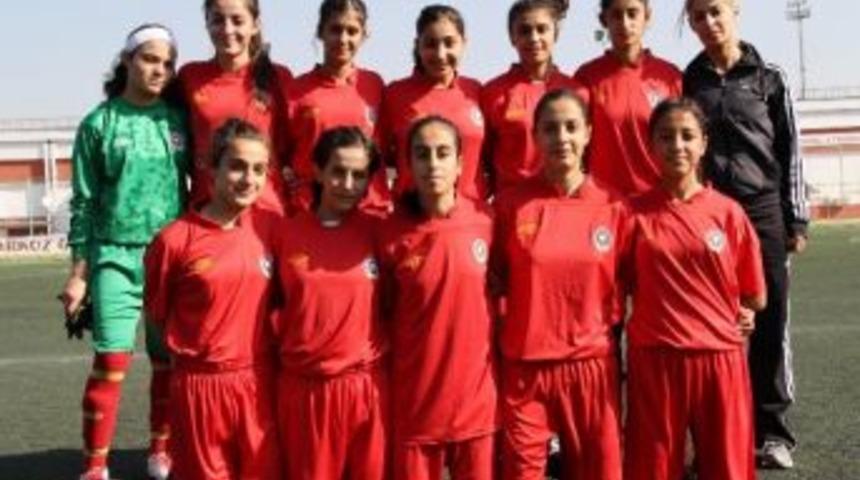 Kızlar &lsquo;farklı&rsquo; Başladı