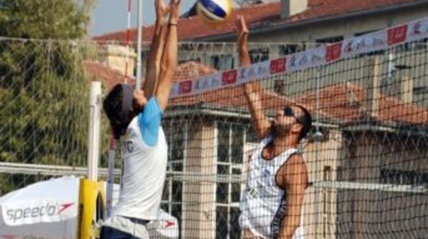 Plaj Voleybol Ligi Devam Ediyor