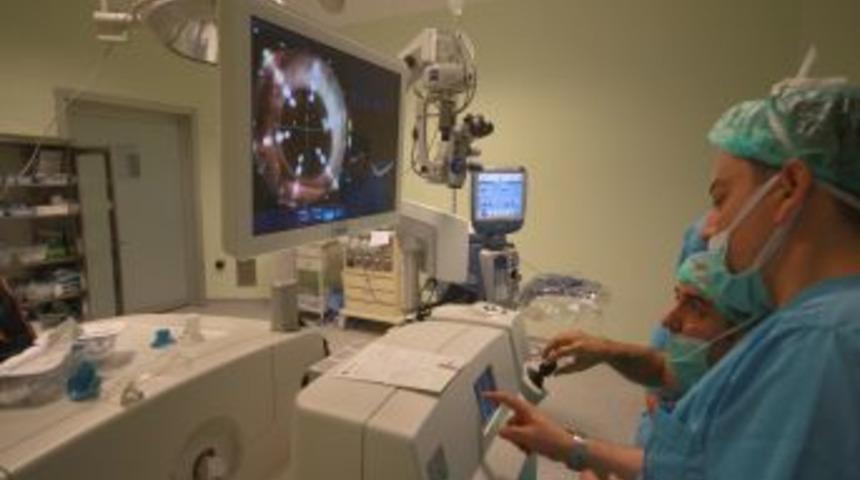 G&ouml;ze El Değmeden Lazerle Katarakt Ameliyatı