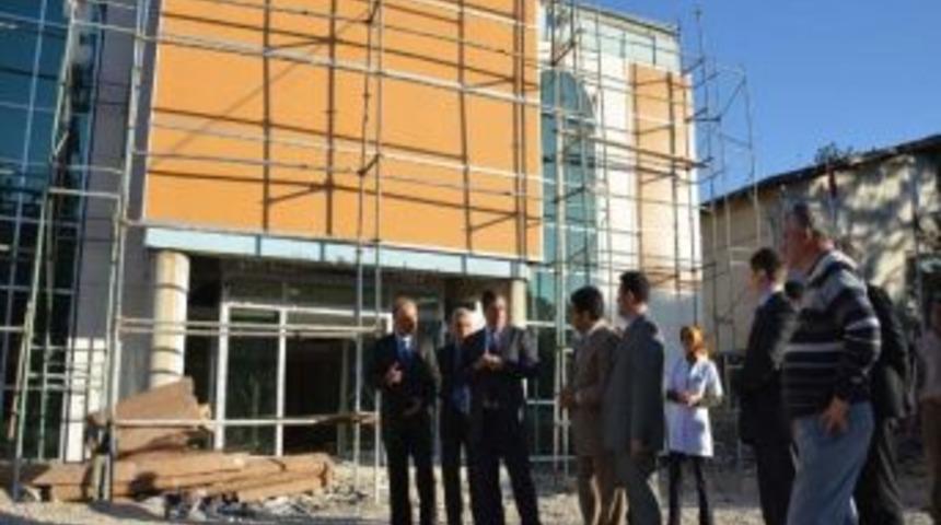 Vali K&uuml;&ccedil;&uuml;k, Safranbolu Devlet Hastanesi İnşaatını İnceledi