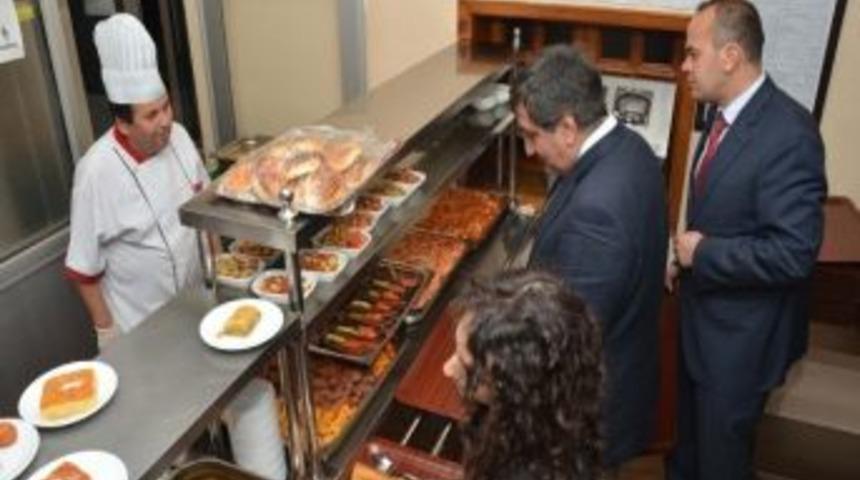 Vali K&uuml;&ccedil;&uuml;k, Taşkent Yurdunda Kalan Kız &Ouml;ğrencilerle Bir Araya Geldi