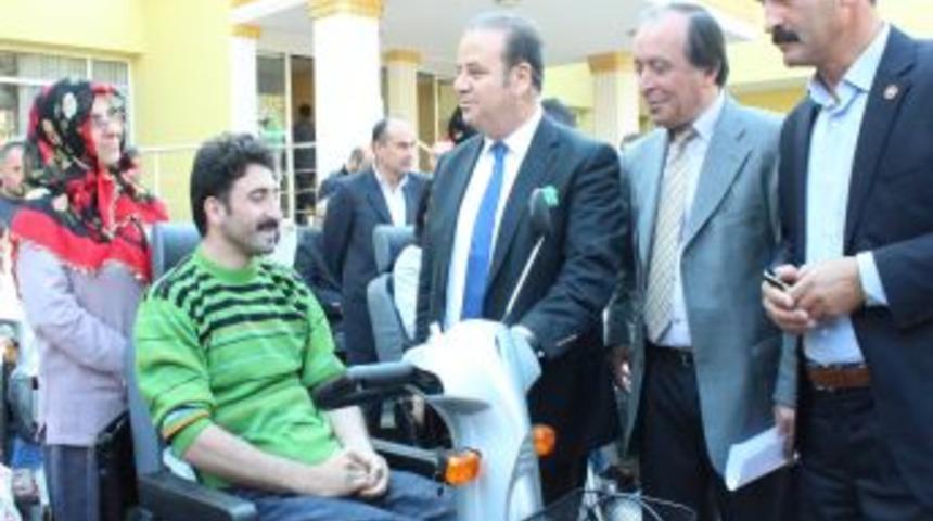 Gurbet&ccedil;ilerden Hemşehrilerine 42 Ak&uuml;l&uuml; Ara&ccedil;