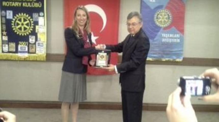 Hilmi Uğurtaş'a G&uuml;ndoğdu Rotary'den "iş Meslek Onuru" &Ouml;d&uuml;l&uuml;