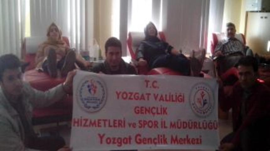 Yozgat Gen&ccedil;lik Merkezi'nden Kızılay'a Kan Bağışı