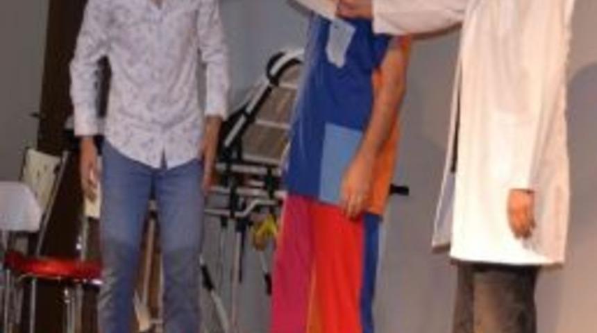 Doktorlar, G&uuml;ld&uuml;r&uuml;rken Eğitti