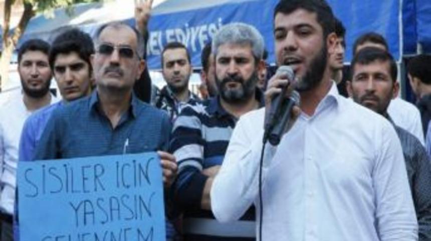 Mursi&rsquo;nin Yargılanmasına Adana&rsquo;dan Tepki
