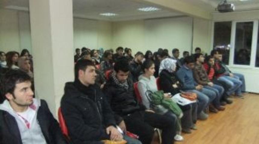 Gen&ccedil;lik Merkezinde Arap&ccedil;a Kursu