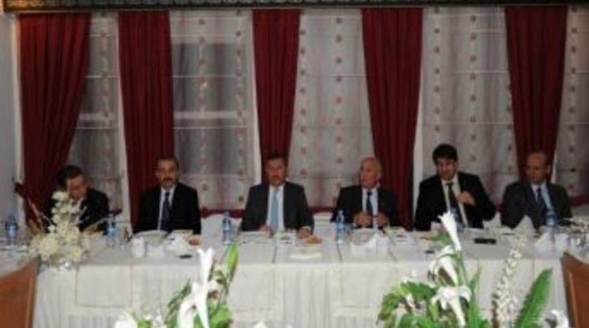 Belediyeden Dernek &Uuml;yelerine Yemek