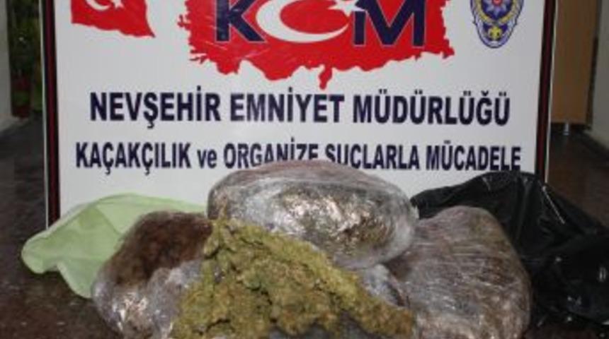 Kamyonette Ev Eşyaları Arasına Gizlenmiş Esrar Ve Ka&ccedil;ak Sigara Yakalandı