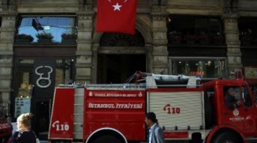 Tarihi Suriye Pasajı'nda Korkutan Yangın