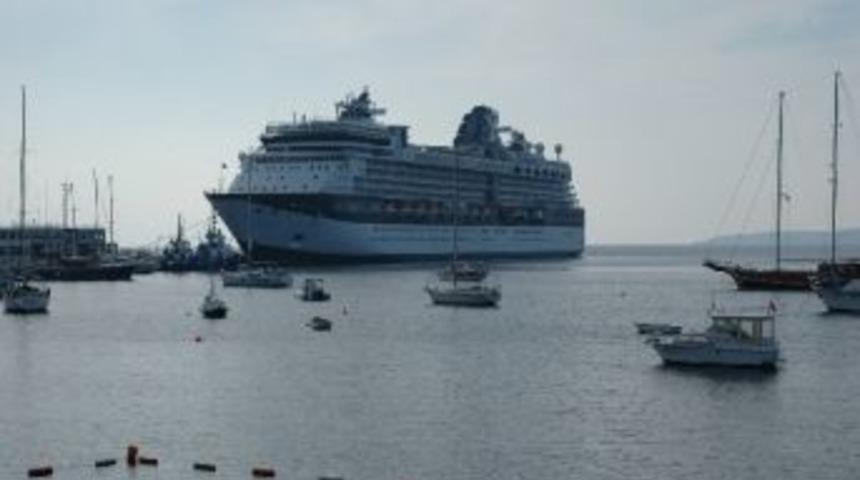 Dev Yolcu Gemisi Bodrum&rsquo;da