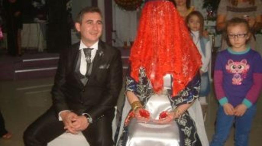 D&uuml;ğ&uuml;nlerde Kına Geleneğini Yaşatıyorlar