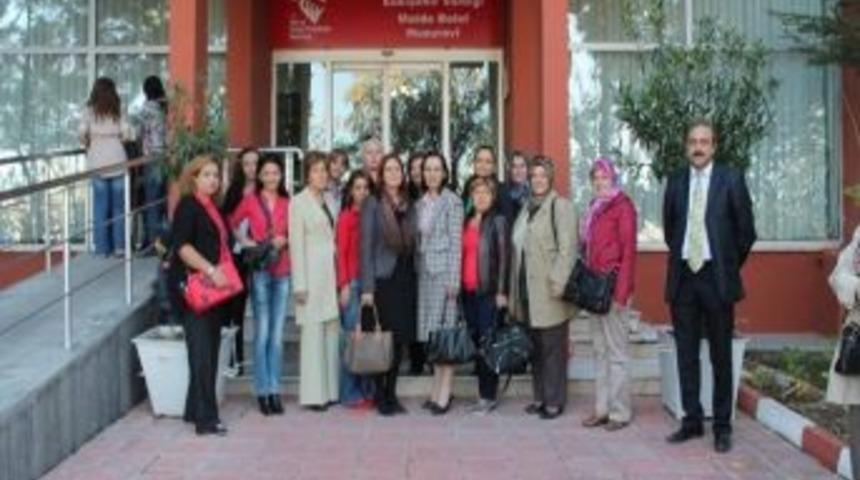 Mhp'li Kadınlar Maide Bolel Huzur Evi'ni Ziyaret Ettiler