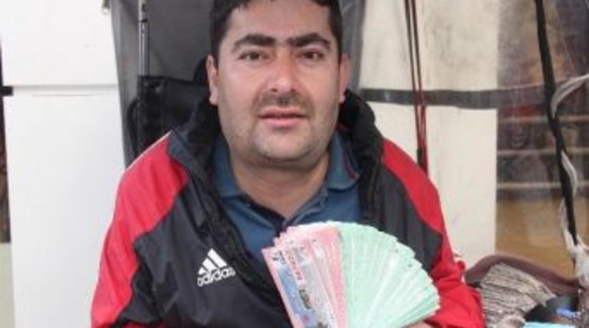 "&ccedil;ıksa Ayrı Bir Dert, &Ccedil;ıkmasa Ayrı Bir Dert"