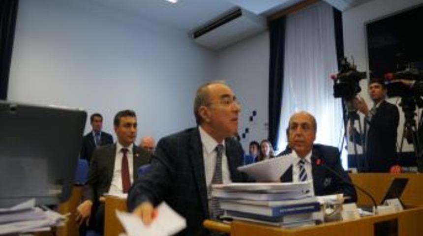 CHP'li Aslanoğlu, Sayıştay Raporunu Yırttı