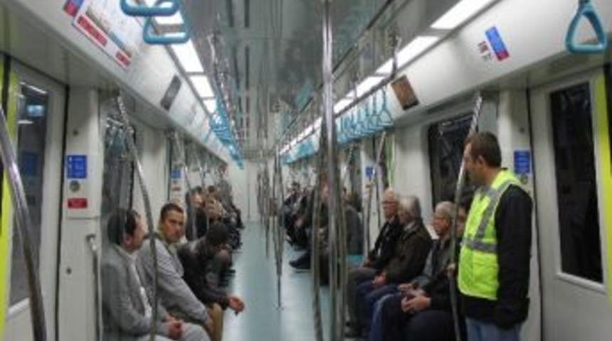 Marmaray'da G&uuml;venliğe Rağmen Acil Durum Butonuna Bastılar
